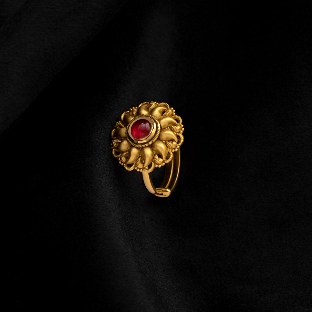 Premium Photo | An old gold ring with a gemstone in a jewelry box, selected  focus